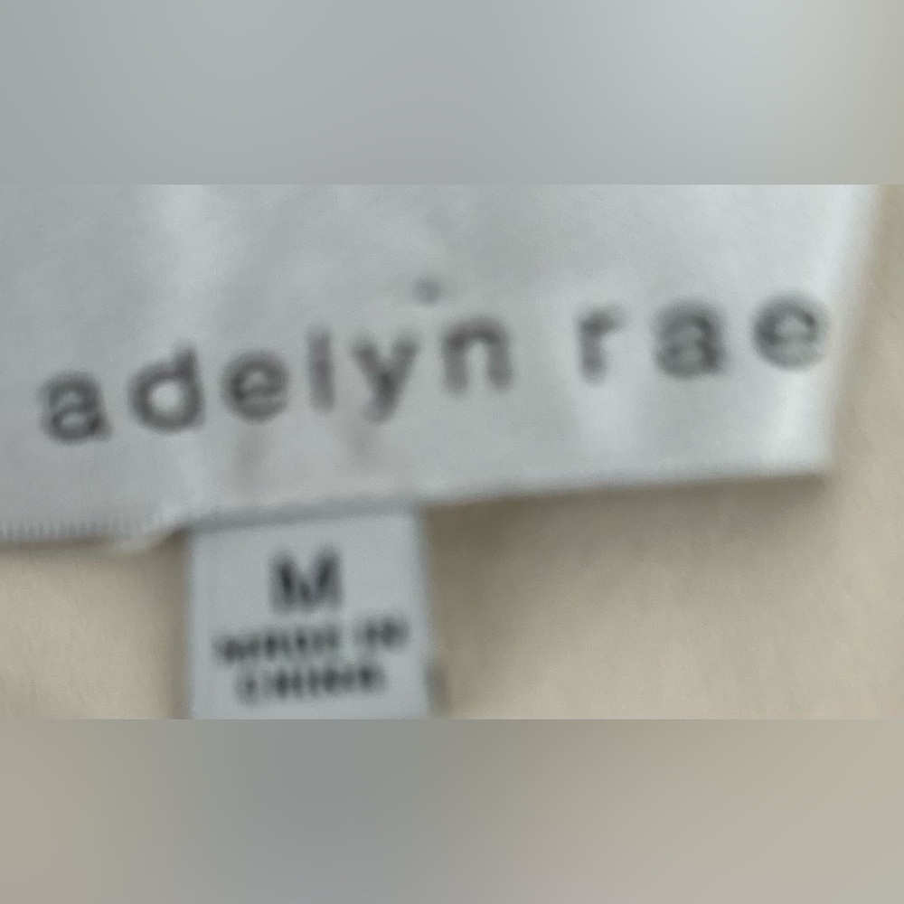 Adelyn Rae size M - Picture 13 of 13